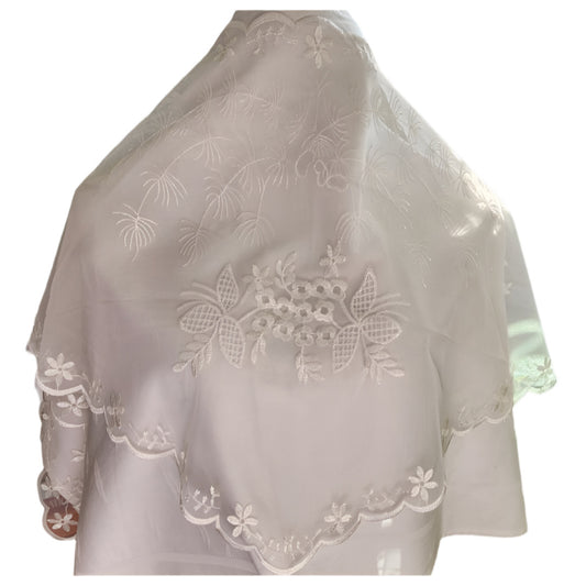 LACE TRIANGLE MANTILLA