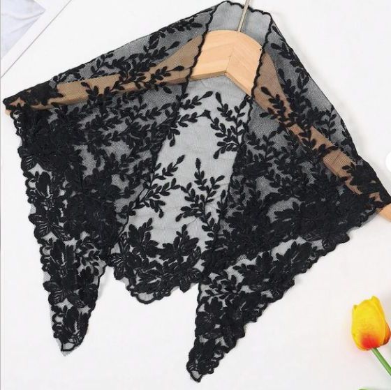 MANTILLA / CHURCH VEIL TRIANGLE 2